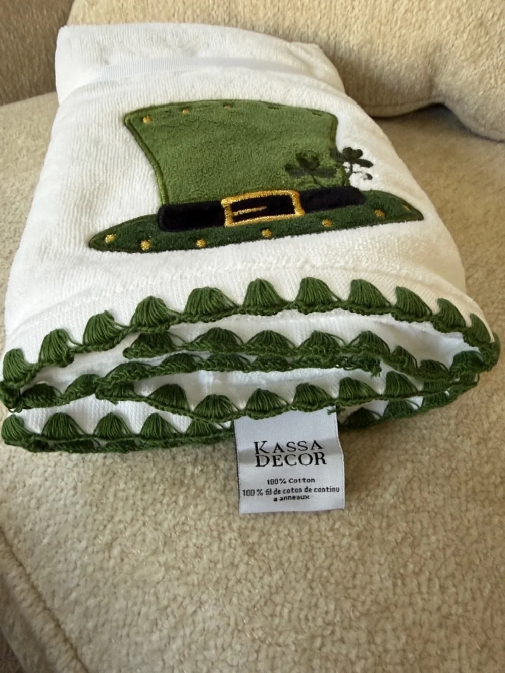 KassaDecor White Hand Towel with Green Embroidered Leprechaun Hat, Set of 2